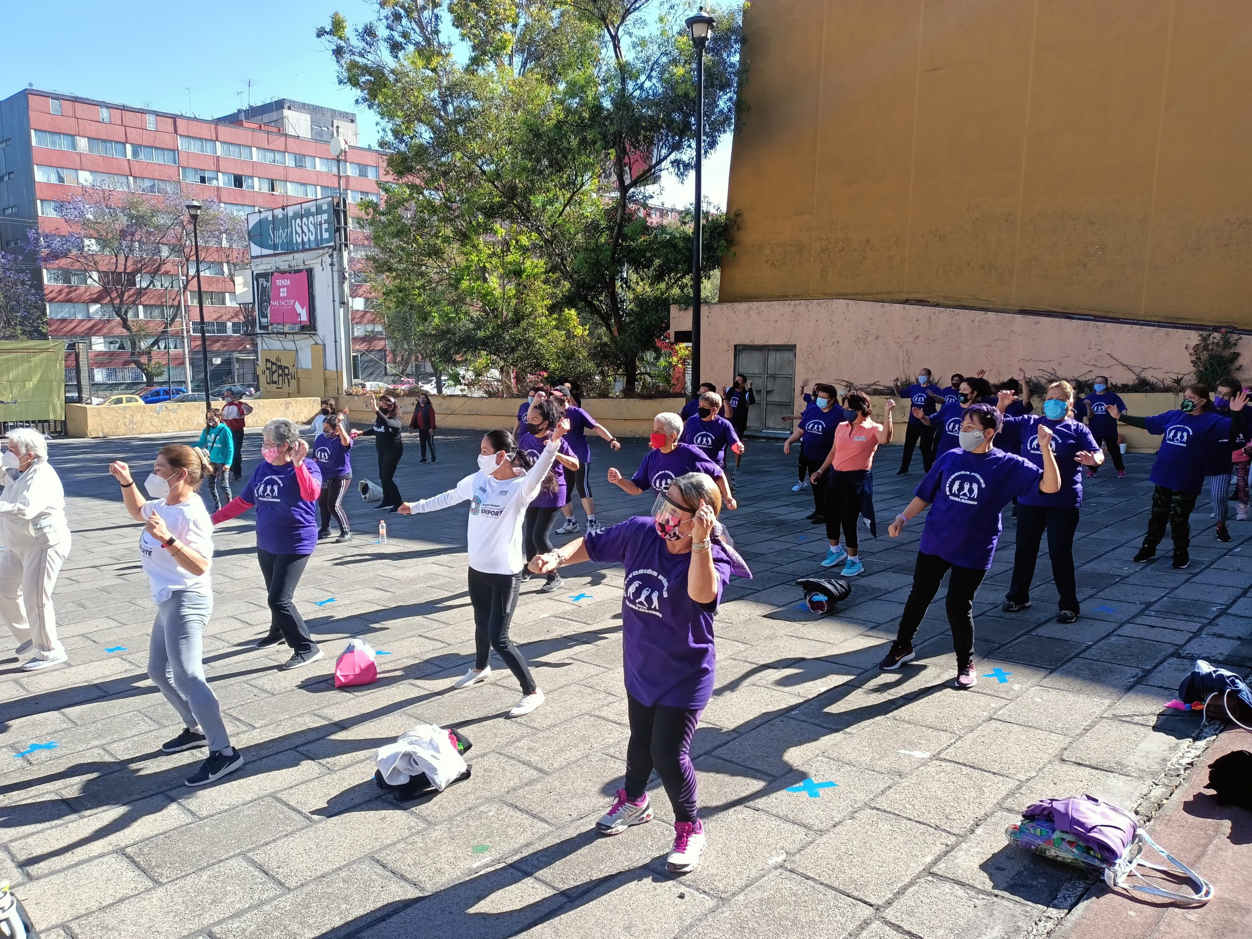 Prepara INDET festejo para día de las madres con activación física