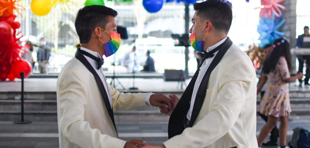 Durante el Día Internacional del orgullo LGBTTTIQ+ 121 parejas contraen matrimonio en la CDMX